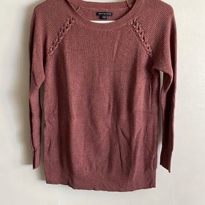American Eagle outfitters Sweater Size Medium